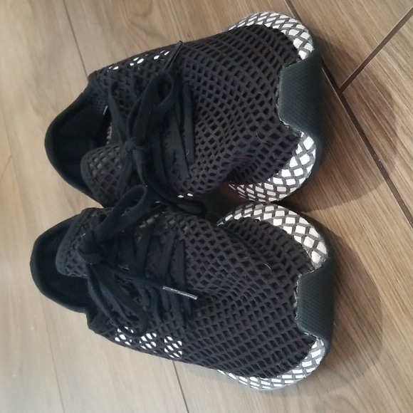 Child size 5 Adidas Deerupt - Picture 2 of 4